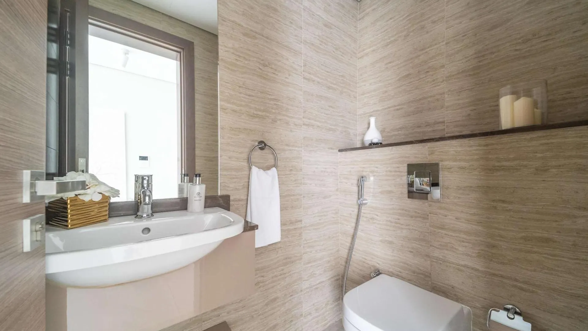 Frank Porter - Welcome Residency Dubai Apartment