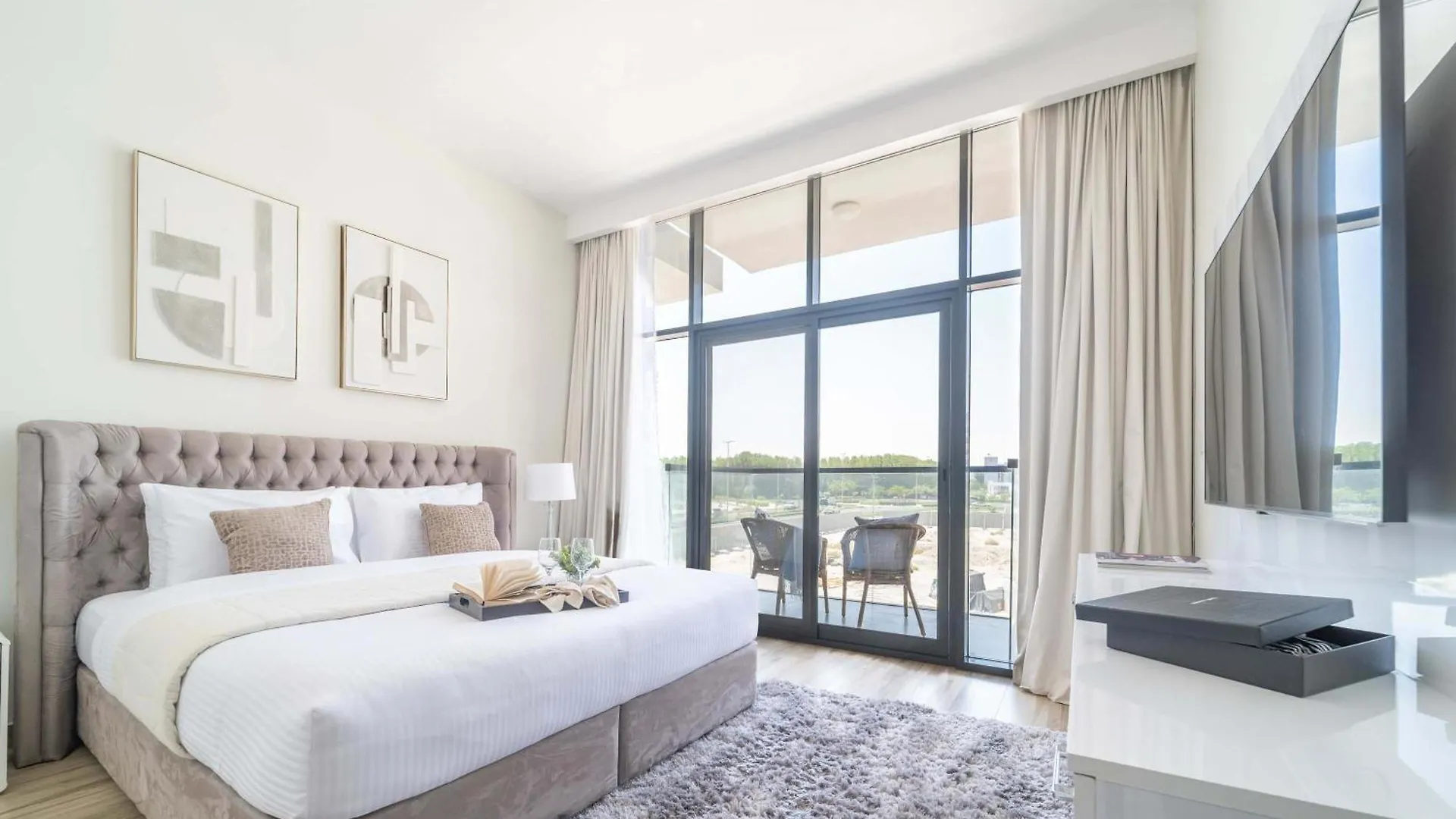 Frank Porter - Welcome Residency Dubai Apartment